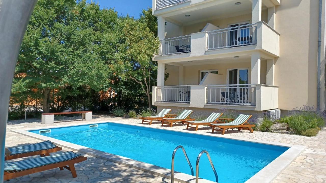 קרק Apartmani Ivica מראה חיצוני תמונה
