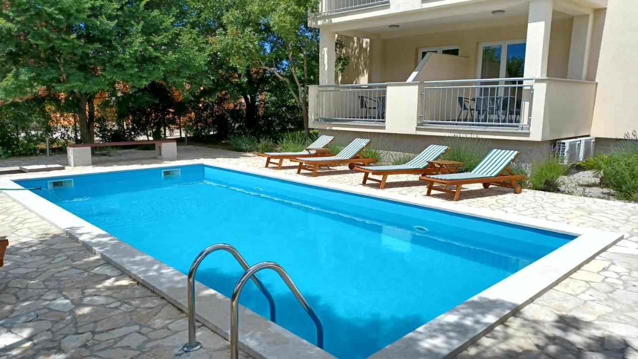 קרק Apartmani Ivica מראה חיצוני תמונה