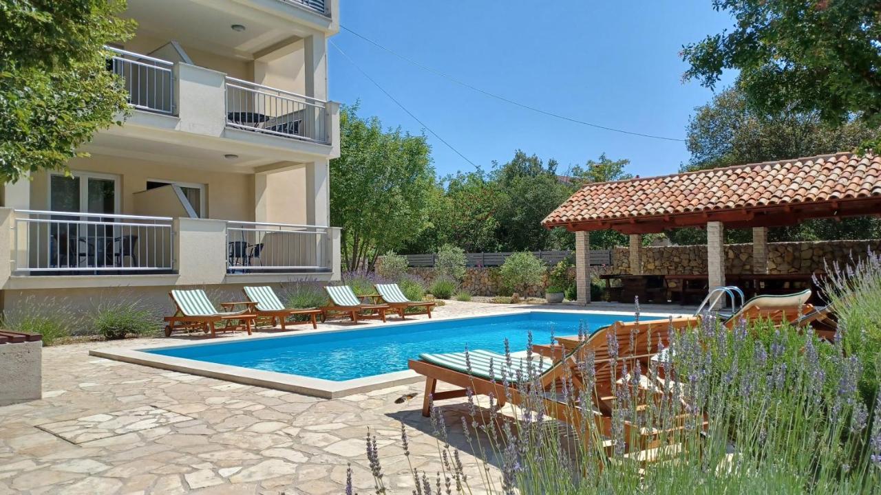 קרק Apartmani Ivica מראה חיצוני תמונה