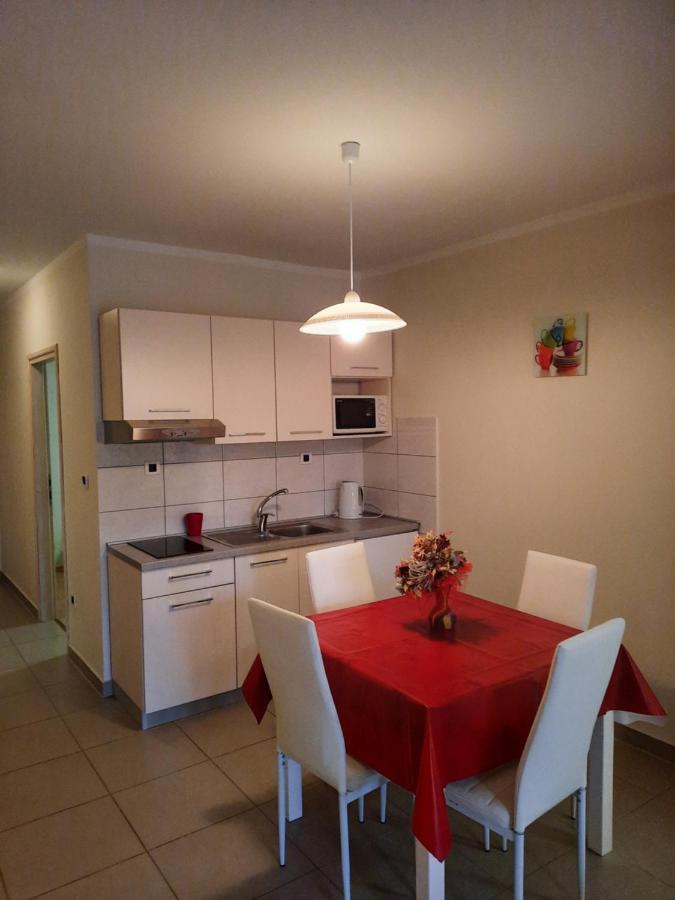 קרק Apartmani Ivica מראה חיצוני תמונה