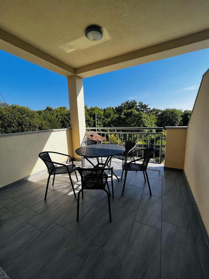 קרק Apartmani Ivica מראה חיצוני תמונה