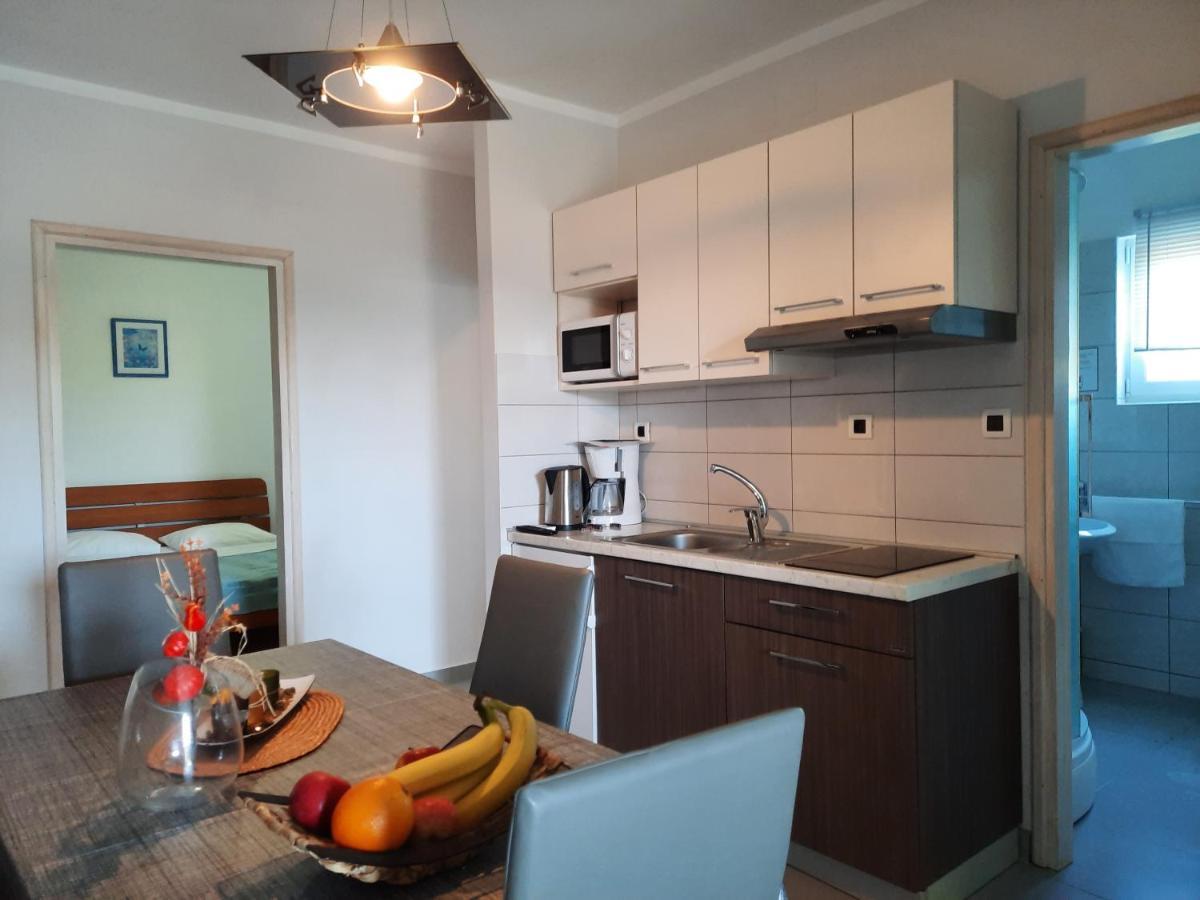 קרק Apartmani Ivica מראה חיצוני תמונה