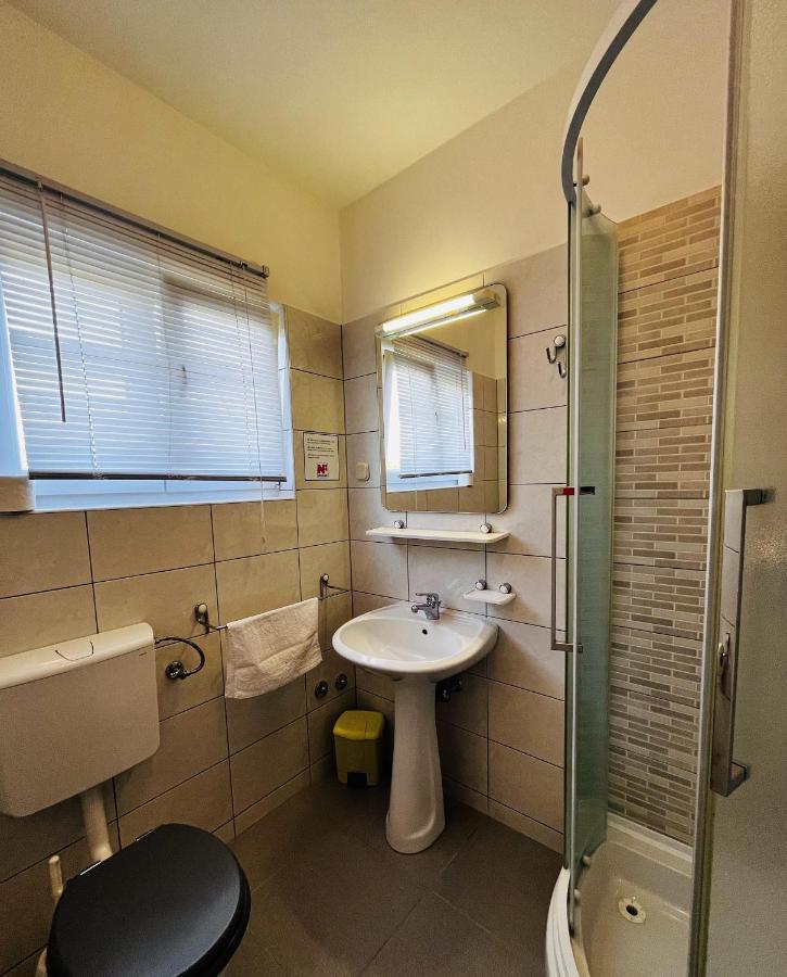 קרק Apartmani Ivica מראה חיצוני תמונה